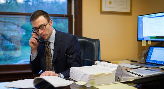 ビジネス現場に残るfaxの即時性と信頼性が生む独自価値についての考察