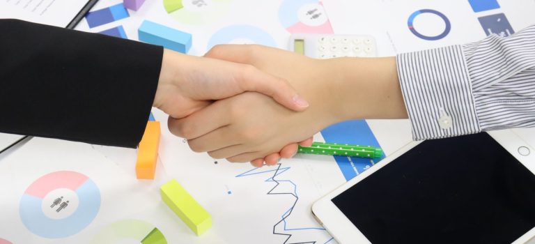 faxdmがビジネス現場で今も選ばれる理由と紙媒体ならではの市場拡大戦略